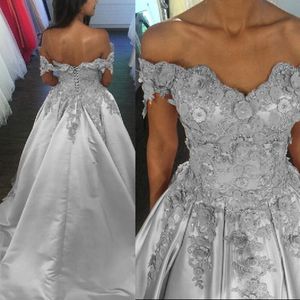 Zilveren prom jurken lang van de schouder corset open rug kant geappliceerd satijnen avondfeestjurken met 3D-florale appliques en kralen