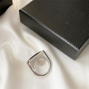 Bagues en argent Designer de luxe Bijoux Marques de mode Triangle Finger Wear Womens Mens Retro Couple Ring Ornements Party Wedding