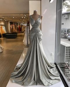 Zilveren Sparkly Mermaid Avondjurken 2022 Arabisch ASO EBI Spaghetti-riemen plooien pailletten kralen gelegenheid prom jurk vestidos