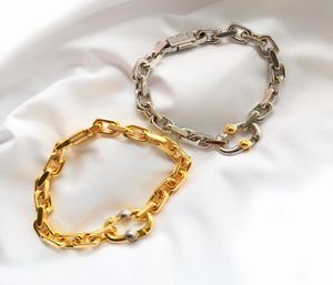 Couple argenté Bracelet en bracelet en bracelet Gold Chaîne mince épaisse ushaped love Designer Watches Women Men Couple Fashion Desi1714257