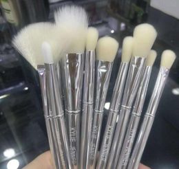 Brosse de tube en argent 16pcs Set Makeup Brushe Jenner Silver Tube Brush 16pcs Ensemble avec des pinceaux de maquillage pour Saint-Valentin039 Gift6081723