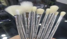 Brosse en tube argenté 16pcs Set Makeup Brushe Jenner Silver Tube Brush 16pcs Ensemble avec des pinceaux de maquillage pour Saint-Valentin039 Gift1196192