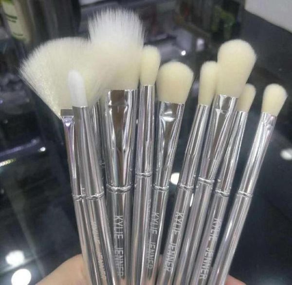 Brosse en tube argenté 16pcs Set Makeup Brushe Jenner Silver Tube Brush 16pcs Ensemble avec des pinceaux de maquillage pour Salentine039 Gift4753851