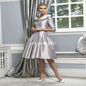 Mariage d'argent mère de la mariée robes longueur au genou scoop volants satin demi manches Vintage femmes robes de soirée formelles soirée D243q