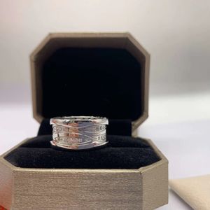 Bague en argent avec diamant Bague design design haut de gamme couples de luxe bagues bague en céramique classique Saint Valentin cadeau de bijoux de Noël