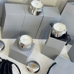 Zilverachtige kleur geurkaars Frankrijk trendy geur metalen blikjes kaars lamp aromatherapie metgezel cadeau moderne huisdecoratie 240321