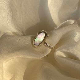 Silvology 925 en argent Sterling coquille naturelle carré élégant tempérament léger luxe anneaux pour les femmes 925 bijoux minimalistes