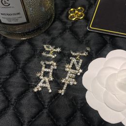 Eenvoudige 18K Vergulde Luxe Merk Ontwerpers Letters Stud Roestvrij staal Geometrische Beroemde Vrouwen Inlay Crystal Rhinestone Earring Wedding Party Jewerlry A852