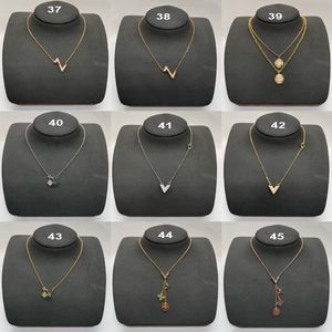 Eenvoudige en casual Letter Klavertje Vier Kristallen Bloem Ketting Dames Sieraden Accessoires Geschenken Groothandel Detailhandel