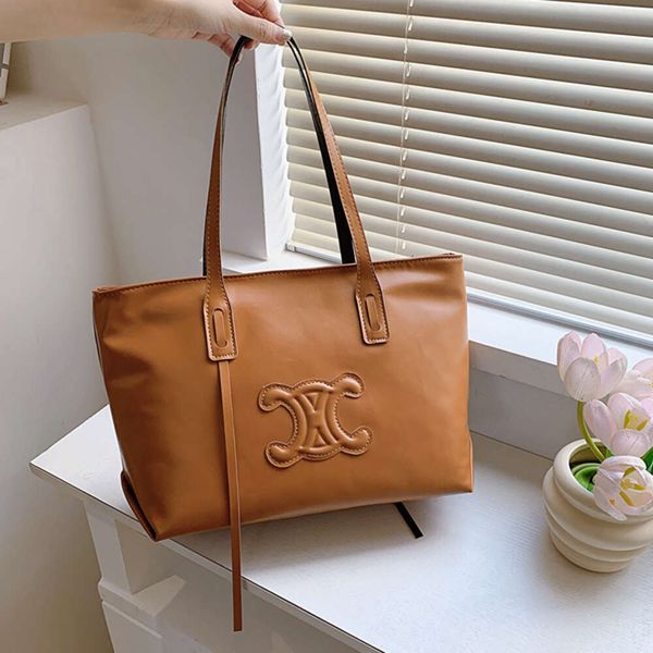 Simple et élégant une épaule nouveau sac à main de banlieue polyvalent 2024 Design Fashion 78% Discount Store en gros 2024 Design Fashion 78% de réduction sur le magasin en gros