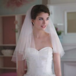 Bridal Veils Simple en Elegent Wedding Veil Bridal Tule Swith Comb Twee lagen kort wit ivoor