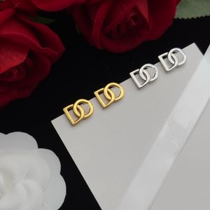 Eenvoudige en modieuze vrouwen brief stud oorbel klassieke koperen paar geschenken ontwerper sieraden verlovingsoorbellen groothandel HDER8 --01