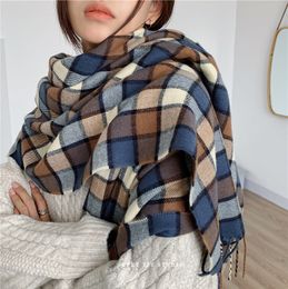 Bufanda de tela escocesa simple y elegante Mantón de colores suaves que combina con su ropa en otoño invierno Bufandas de mujer cálidas largas y delgadas unisex al por mayor