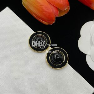 Eenvoudige zwarte cirkel studs trendy brief vergulde oorbellen met geschenkdoos sieraden accessoires Valentijnsdag verjaardagscadeau