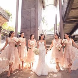 Eenvoudige blush roze bruidsmeisje jurken High Low Lace Applique V Neck Een lijn korte bruidsmeisje jurk bruiloft gasten avondfeestjurk