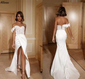 Vestidos de novia simples de sirena boho Frente sexy Encaje floral dividido Un hombro Jardín Playa Vestidos de novia Tren de barrido Con cordones Espalda Novia Moderna Túnicas de Mariee CL3248