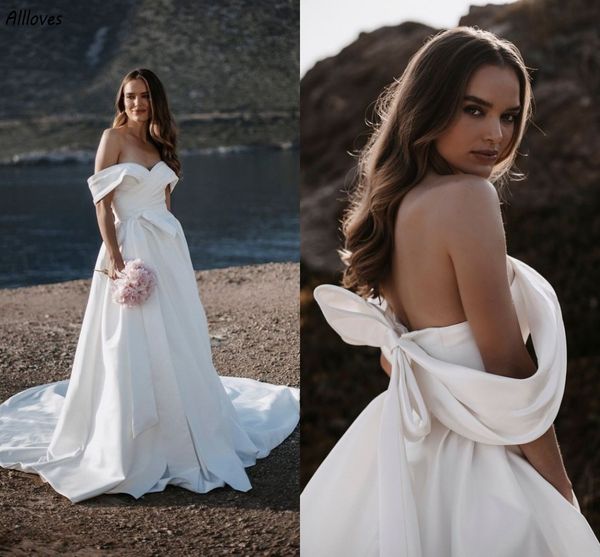 Sencillo Boho Blanco Satén Una línea Vestidos de novia Fuera del hombro Vestidos de novia sin espalda sexy Country Garden con arco Corte Tren Novia Segunda recepción Vestido Batas CL2939