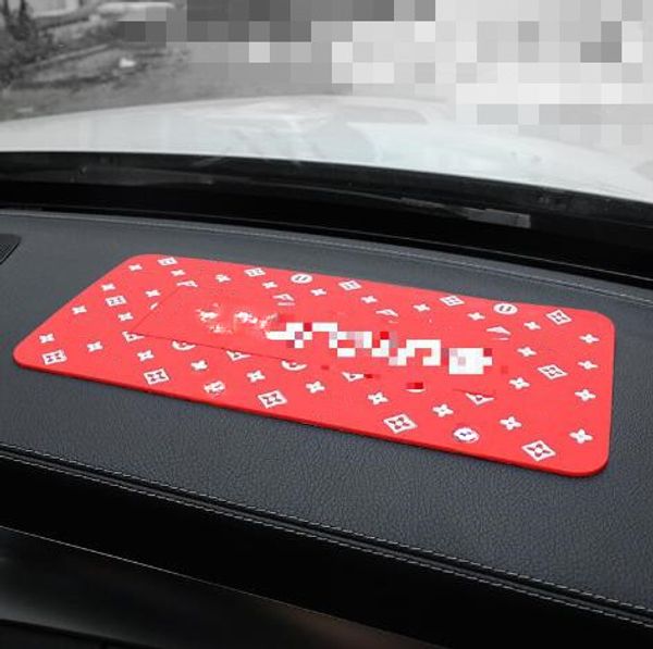 Coche simple Alfombrilla antideslizante para coche Cubierta del salpicadero del coche Consola central del teléfono móvil Panel de instrumentos Resistencia a altas temperaturas Almohadilla de almacenamiento Adornos interiores del coche 30 * 15 cm