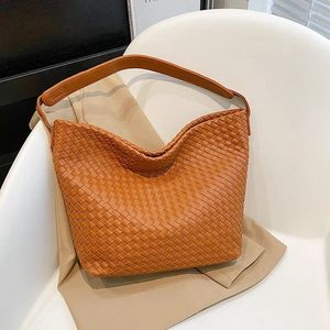 Simple décontracté couleur unie tissé à la main haute capacité épaule tendance fourre-tout Composite sac de banlieue pour femmes tout Match