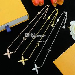 Colliers en cristal à chaîne simple, pendentif de fleur de luxe, pendentifs rétro plaqués or avec boîte-cadeau