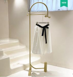 Eenvoudige kledingrek slaapkamer meubels vloer plank huishoudelijke doek racks opslag