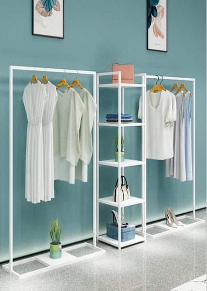 Magasin de vêtements simples étalage de rack de plancher Men039 étagère de boutique Femmes039 tissu accroché racks de vêtements blancs contre le wal3234481