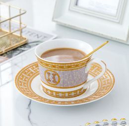 Taza de café Vintage creativa Simple, borde dorado, regalo de porcelana, gran marca, juego de platos y tazas de té para el hogar