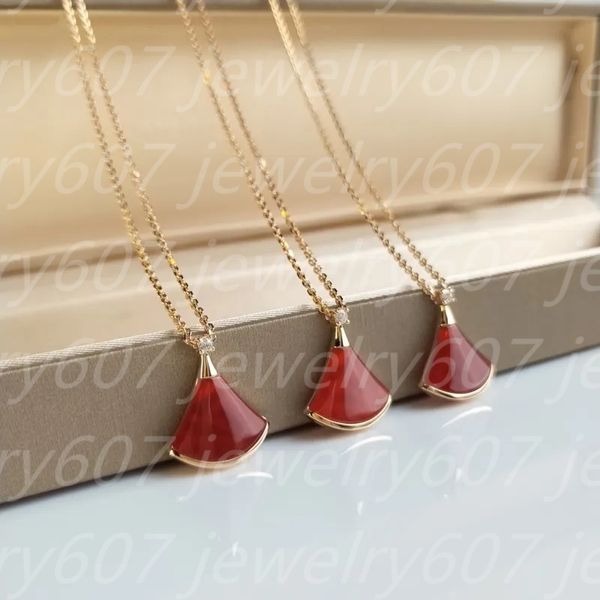 Conception simple petit ventilateur petite jupe collier pendentif incrusté d'agate cornaline plaqué or de haute qualité petit exquis charmant pendentif gif