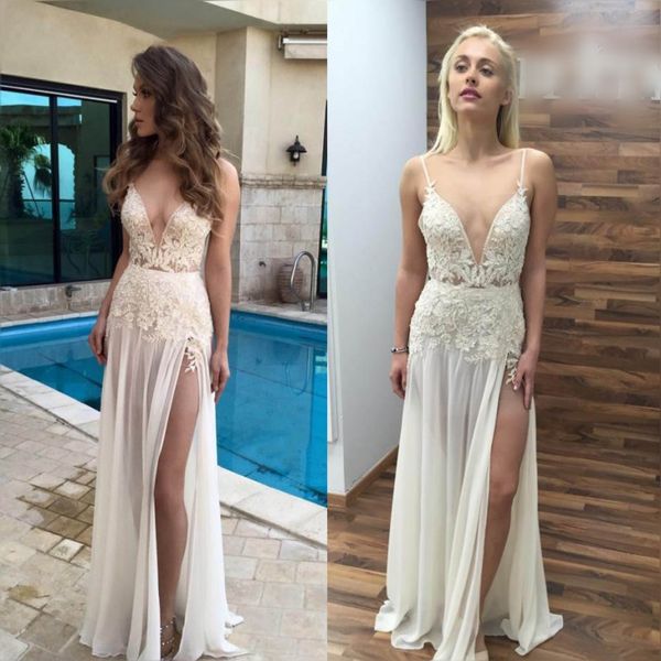 Diseño simple Spaghetti Boho Beach Vestidos de novia 2017 Apliques de encaje Vestidos de novia de gasa de alta división Longitud del piso Con cuello en V Vestidos baratos