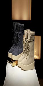 Eenvoudige ontwerp Women enkel laarzen suede militaire crêpe laarzen populaire kant -up mannelijke schoenen dikke vlakke woestijn laarzen voor Men5254894