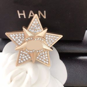 Eenvoudige Designer Merk Dubbele Letter Broches Geometrisch Brons Trui Pak Kraag Pin Broche Mode Heren Dames Kristal Strass Ster Broche Bruiloft Sieraden