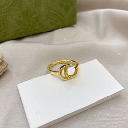 Eenvoudige designer ringen mode bruiloft goud vergulde fijne vingerring voor vrouwen geselecteerde geliefden geschenken geschenken van hoge kwaliteit sieraden accessoires