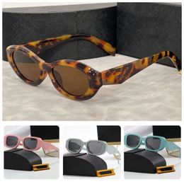 Eenvoudige designer zonnebril Men Summer Triangle Symbole vrouwen zonnebrillen veelzijdige lunette de soleil homme goggle luipaard print roze pj001 h4