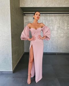 Robes de bal en Satin rose poussiéreux simples longues grande taille hors de l'épaule robes de soirée formelles avec robe de soirée haute fendue 2021