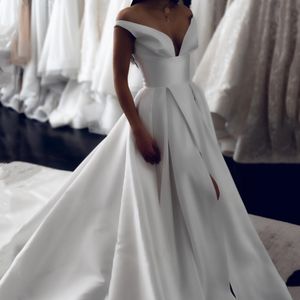 Eenvoudig Empire Taille Satin A-Line trouwjurken Front Split Court Train V-Neck Classic Long Bruids Jurken White Vestido de Novia 2023