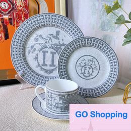 Eenvoudige Europese Moderne Verse Keramische Westerse Plaat Bone China Steak Decoratie Servies Decoratieve Kop en Schotel Set Top Quatily