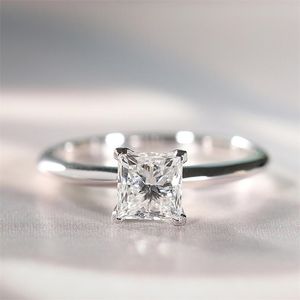 Eenvoudige Fahion Soliatire Klassieke Sieraden 925 Sterling Zilveren Princess Cut White Topaz Eternity Dames Bruiloft Engagement Band Ring Gift