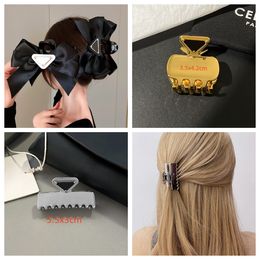 Eenvoudige modeontwerper Triangle Hair Clip Brief Letter Dames Girl Hair Claw Hair Sieraden Haarpin Haarspeld Haarclip Accessoires Geschenk