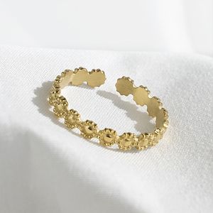 Fleurs de mode simple Fleurs en acier inoxydable Japon et Corée du Sud Personnalité Créative Creative Row Sun Flower Titanium Steel Ring Jewelry