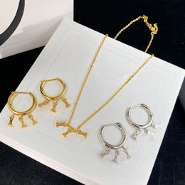 Collar geométrico simple Gotas para los oídos Conjunto de joyas chapadas en oro de 18 k Pendientes de metal simples huecos Joyería de fiesta con clase para damas