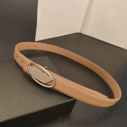 Eenvoudige lederen riem voor dames designer herenriemen verguld zilver gladde gesp ovale letter 2,5 cm zakelijke smalle riem ontwerper rood zwart modieus ga016