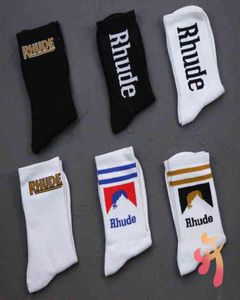 Lettre simple de haute qualité Coton Américain de la rue American Men et femmes Rhude Couple de chaussettes dans le tube 2022 Elite Branded2267356