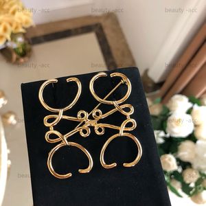 Eenvoudige Letter Pins Broche Luxe Designer Sieraden Voor Vrouwen Gouden Broches Heren Klassieke Merk Breastpin Sjaal Pak Feestjurk Ornament