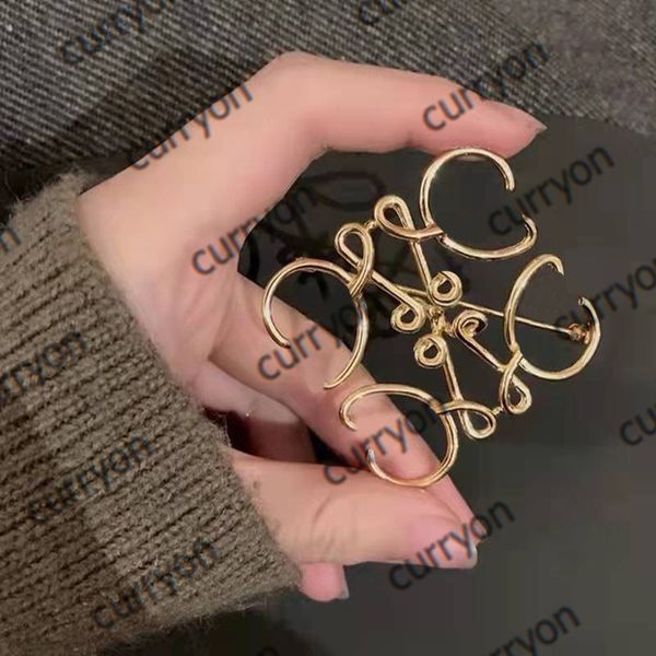 Broche de alfileres de letras simples Joyas de diseñador de lujo para mujeres Broches de oro para hombre Marca clásica Bufanda de pecho Traje Ornamento Vestido Decoración Alfileres