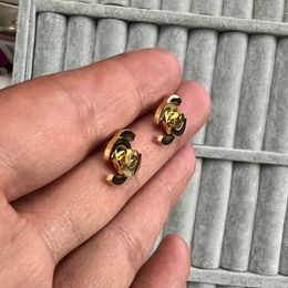 Luxury Luxury 316L Acero inoxidable 3 tamaños Pequeño Medio Gran Letra C Pendimiento de pernos de oro de 18K Pendientes plateados de plata de mujeres