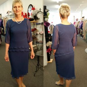 Simple Navy Blue Chiffon Moeder van de Bruid Jurken Juweel Hals Plus Size Thee Lengte Kort over 50 Avond Feestjurken Buiten Zomer