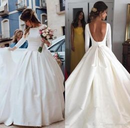 Eenvoudige nieuwe ontwerper goedkope baljurk Trouwjurken lange mouw boog knoop hof trein backless bruidsjurk Bohemen Vestido de Novia