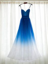 Robes de fête ombré simples pour les femmes Soirée Real Photos bleues à blanc avec bretelles Gradient Mmeffon Empire pas cher Prom Robe formelle moins de 100