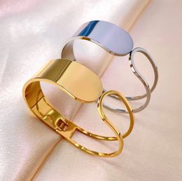 Eenvoudige open galvaniserende 18K armband metallic modieuze temperamentarmband gladde heldere party trendy sieraden