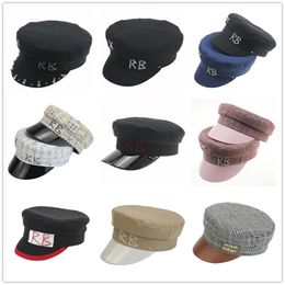 Simple RB Hat Mujeres Hombres Street Fashion Style Sboy Sombreros Boinas negras Gorras con parte superior plana Drop Ship Cap gx220520